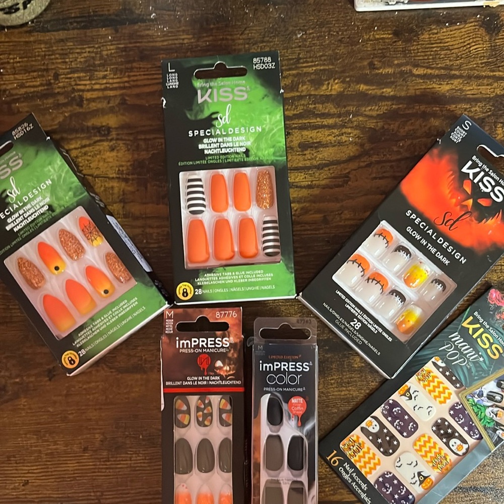 Lot of Halloween Nails- New In Box Kiss and Impress